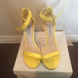 Steve Madden Yellow Sandals Size 8.5